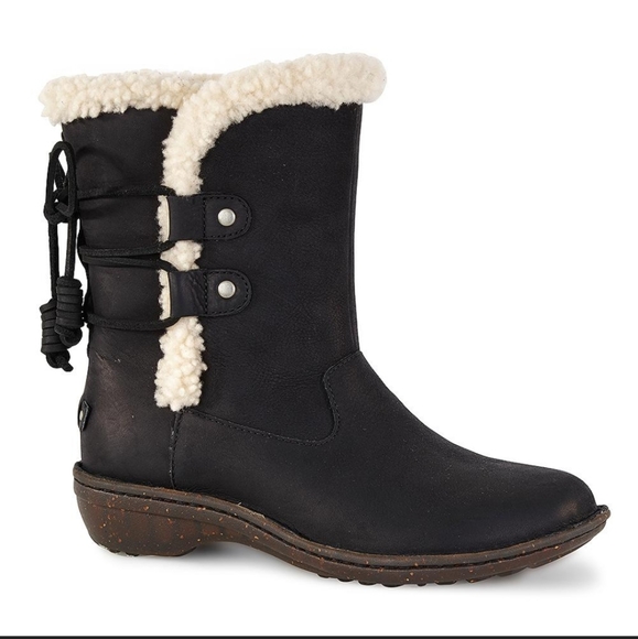 UGG Shoes - UGG Akadia black leather Sherpa lined boots women's sz 10